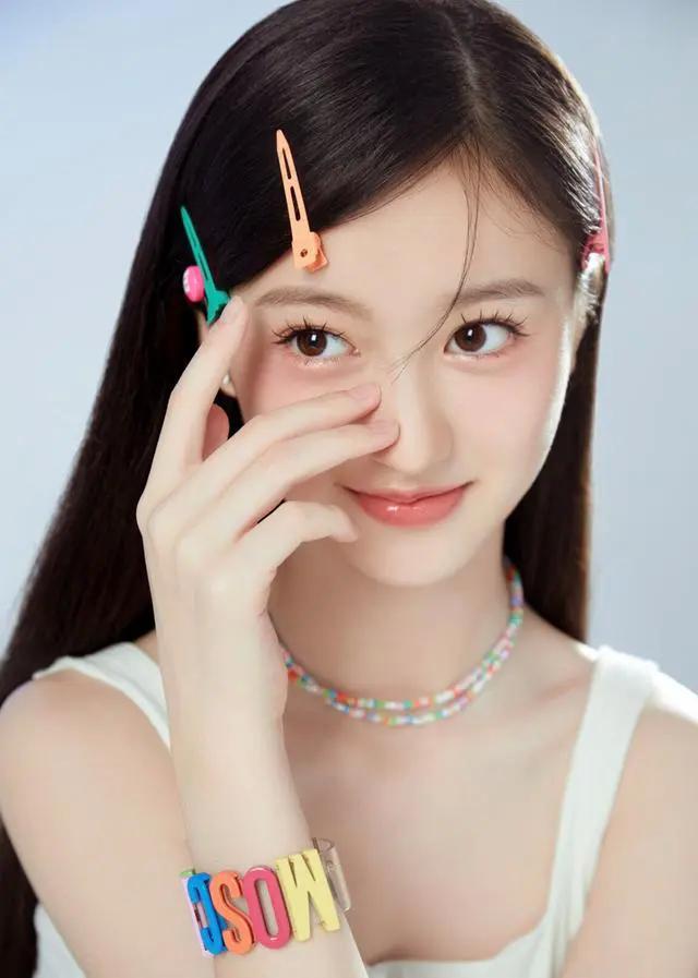 赵今麦与张凌赫的恋情，真相与猜测在知乎上的热烈讨论