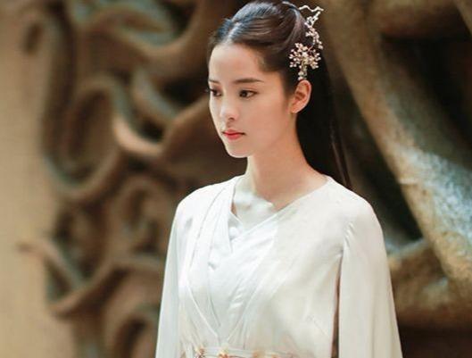 赵今麦，青春灵动，未来可期——论其独特长相的魅力与影响