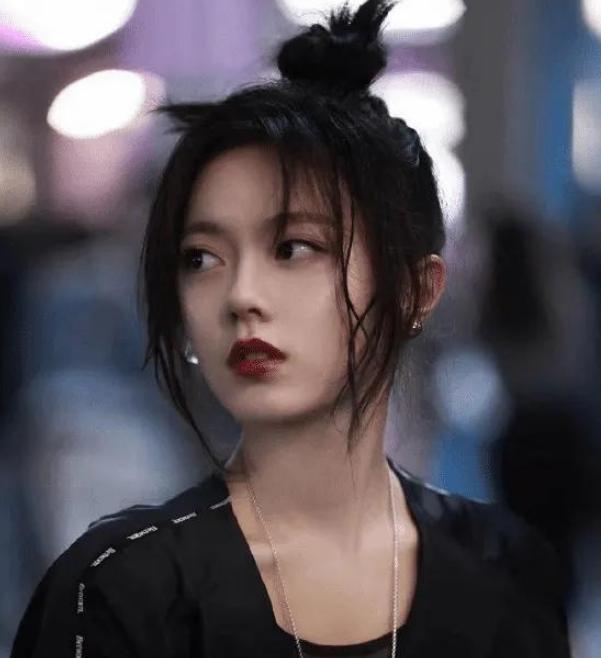 赵今麦的童星之路，从巴啦啦小魔仙到多才多艺的青春绽放