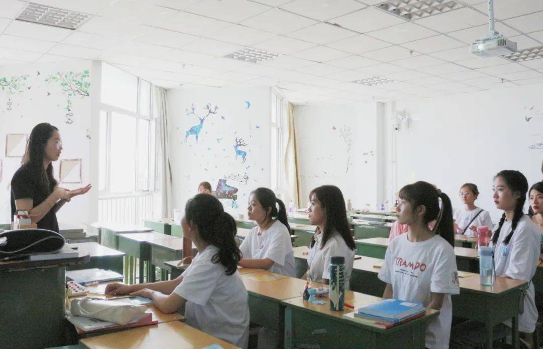 青春绽放的璀璨星——赵今麦丝的成长之旅