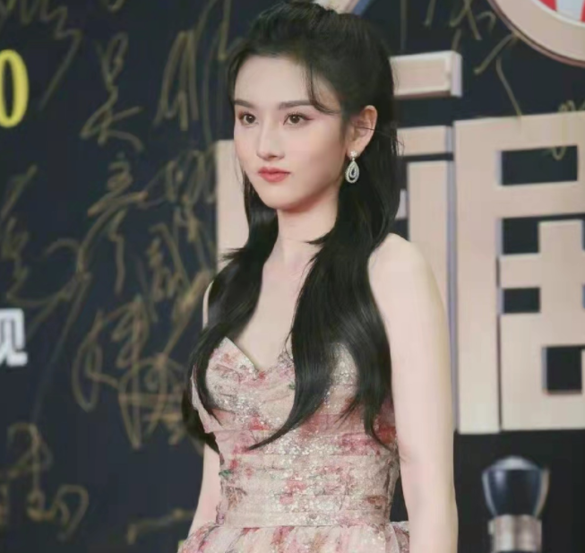 宋轶是不是没有胸的谣言与女性魅力的误解