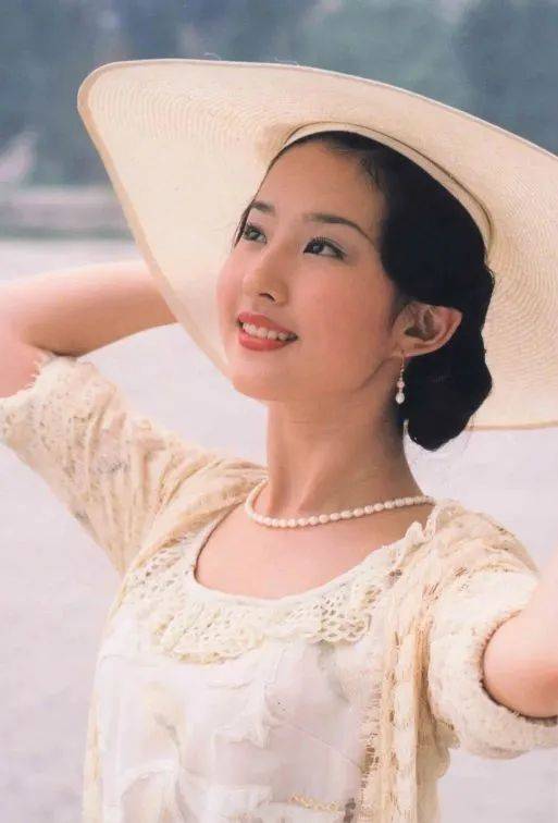 宋轶，旗袍下的古典韵味——宋轶照片旗袍图片大全赏析