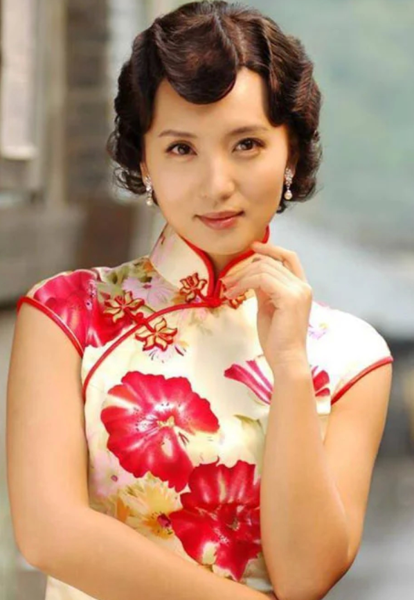 宋轶穿旗袍的经典瞬间，古典美与现代时尚的完美融合